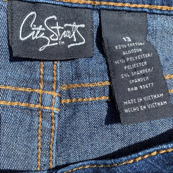 City Streets Blue Jean Mini Shorts Size 13 - Picture 5 of 6
